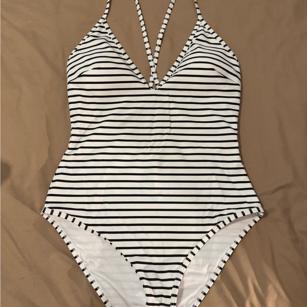 NWT Cupshe Black and White Striped One-piece Swimsuit - Size L